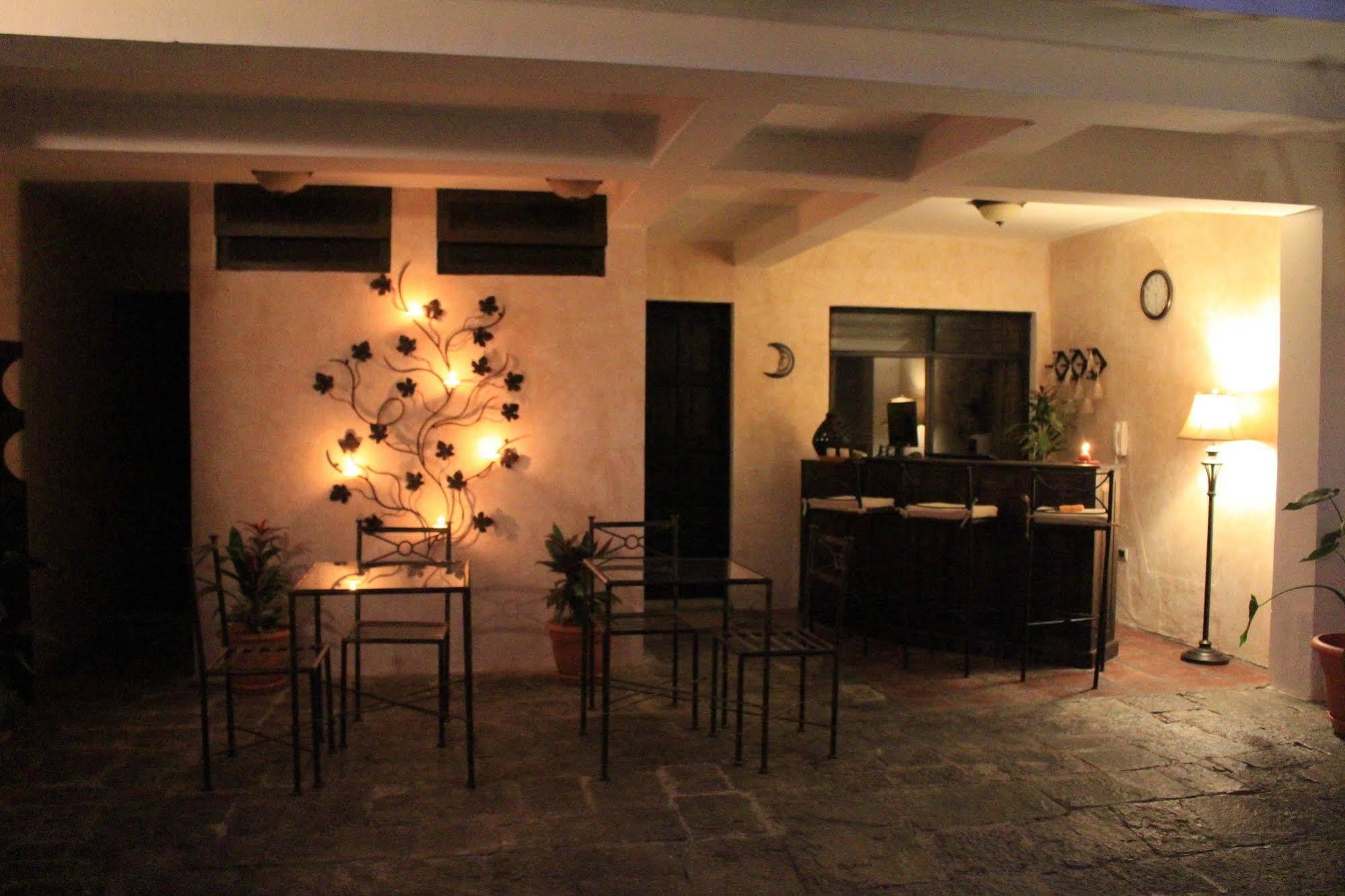 Hotel Posada De La Luna Antigua Bagian luar foto