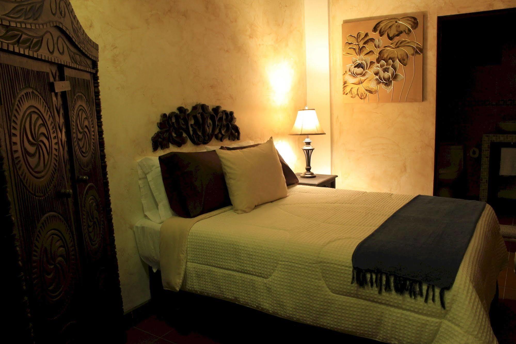 Hotel Posada De La Luna Antigua Bagian luar foto